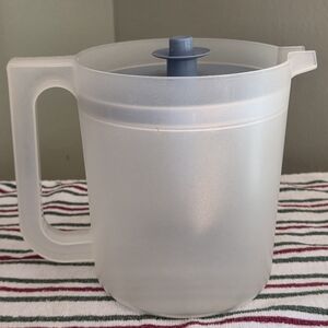 Vtg Tupperware Push Button Clear Water Juice Pitcher 1.5 QT #1575 w/ Blue Lid